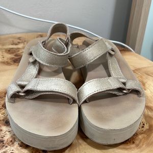 Teva Light Gold Mid Platform Sandals Sz 5